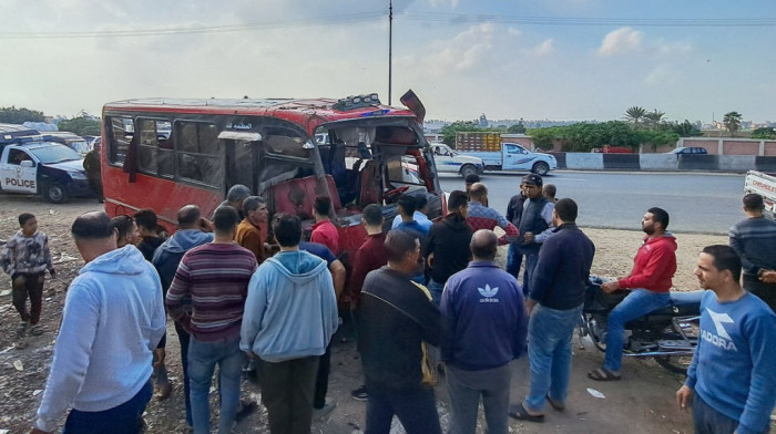 Autobus upao u kanal u Egiptu,  najmanje 21 žrtva među njima troje dece