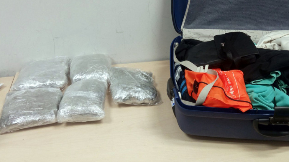 Zaplenjeno 2,63 kilograma marihuane na graničnom prelazu Kotorman