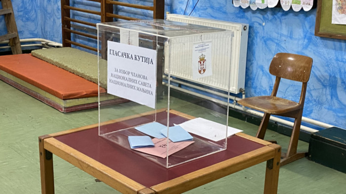 Otvorena sva biračka mesta za izbore za nacionalne savete