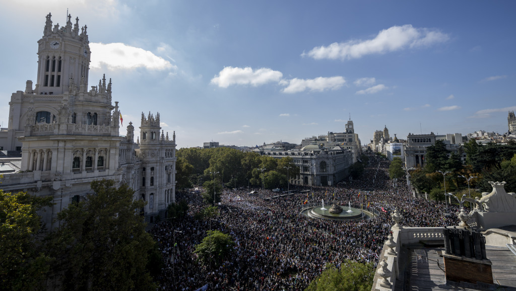 "Beli plimni talas": Protest zdravstvenih radnika u Madridu, zahtevaju više osoblja u javnom zdravstvu