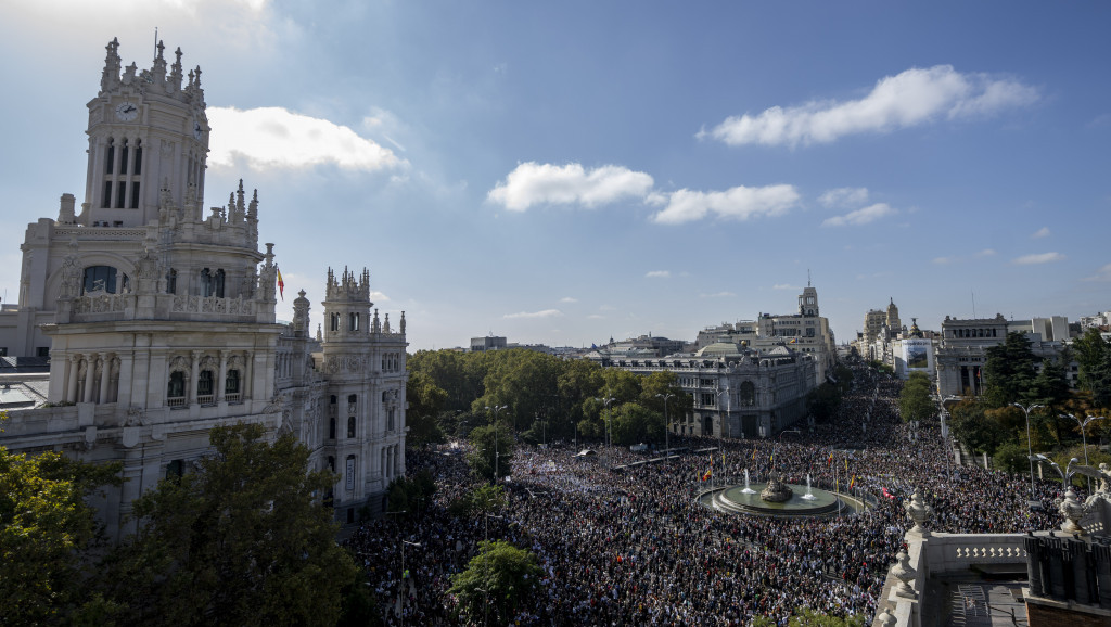 "Beli plimni talas": Protest zdravstvenih radnika u Madridu, zahtevaju više osoblja u javnom zdravstvu