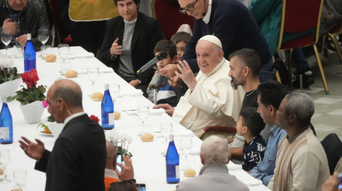 Papa Franja priredio ručak za 1.300 siromašnih: Poziv da se čuju prigušeni krik bola "najslabijih u društvu"