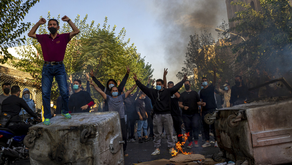 Iran pogubio demonstranta koji je nožem ranio bezbednjaka na protestima