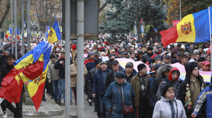 Demonstranti traže ostavku vlade u Moldaviji, Vlada - zabranu partije koja organizuje proteste zbog veza s Moskvom