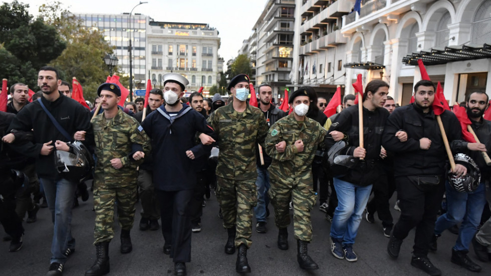 Marš Grka na godišnjicu gušenja pobune studenata 1973, pet hiljada policajaca na ulicama