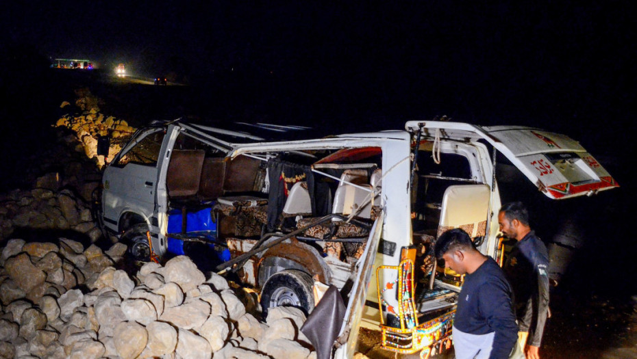 U Pakistanu kombi upao u jarak pun vode, poginulo 20 osoba uglavnom žena i dece, povređeno 13 ljudi