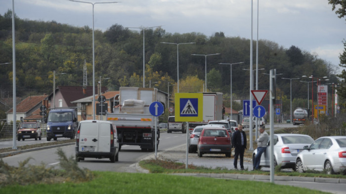 Saobraćaj u Srbiji umerenog intenziteta, teretnjaci na granici čekaju najviše pet sati