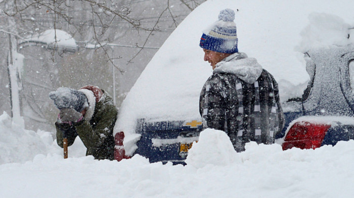 Nekoliko poginulih u udaru snežne mećave na severoistoku SAD, sneg do dva metra