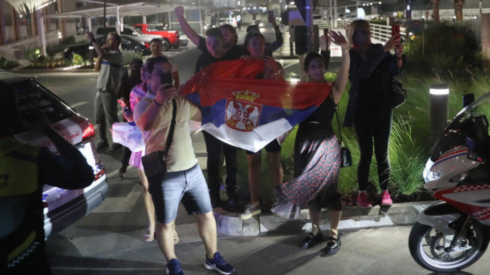 Navijači dočekali fudbalsku reprezentaciju Srbije na aerodromu u Kataru