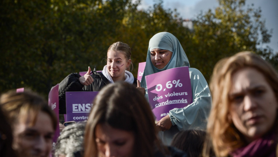 Masovni protesti u Francuskoj protiv rodnog i seksualnog nasilja: "Jake smo, ponosne, radikalne feministkinje i ljute".