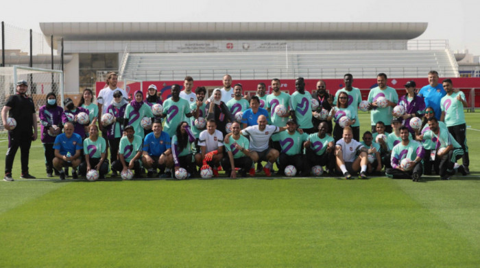 Srpski fudbaleri se družili sa volonterima u Dohi