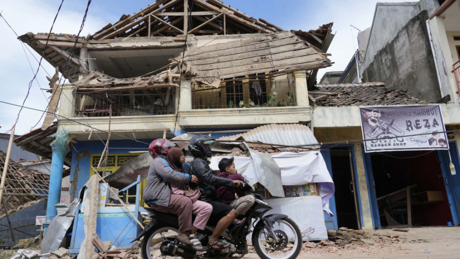 Mnogo dece među 252 poginule osobe u zemljotresu na Javi: Ljudi zarobljeni u srušenim zgradama