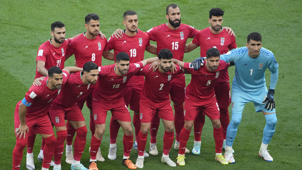 Poslali podršku protestima iz Katara: Iranski fudbaleri ćutali prilikom intoniranja himne na Svetskom prvenstvu