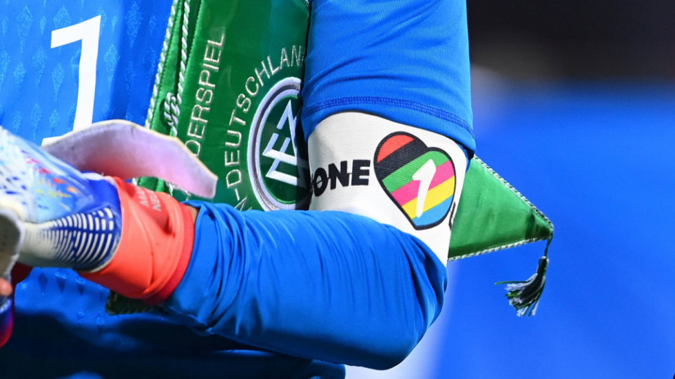 Blinken kritikovao FIFA-u zbog pravila o kapitenskim trakama u duginim bojama