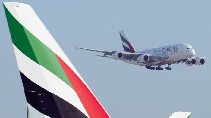Aviokompanija "Emirejts" iz Dubaija zabranila putnicima da nose pejdžere i toki-voki aparate