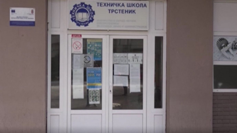 Dvojica od trojice učenika koji su maltretirali profesorku vraćena u školu, Ilić: Proceduralni propust uprave