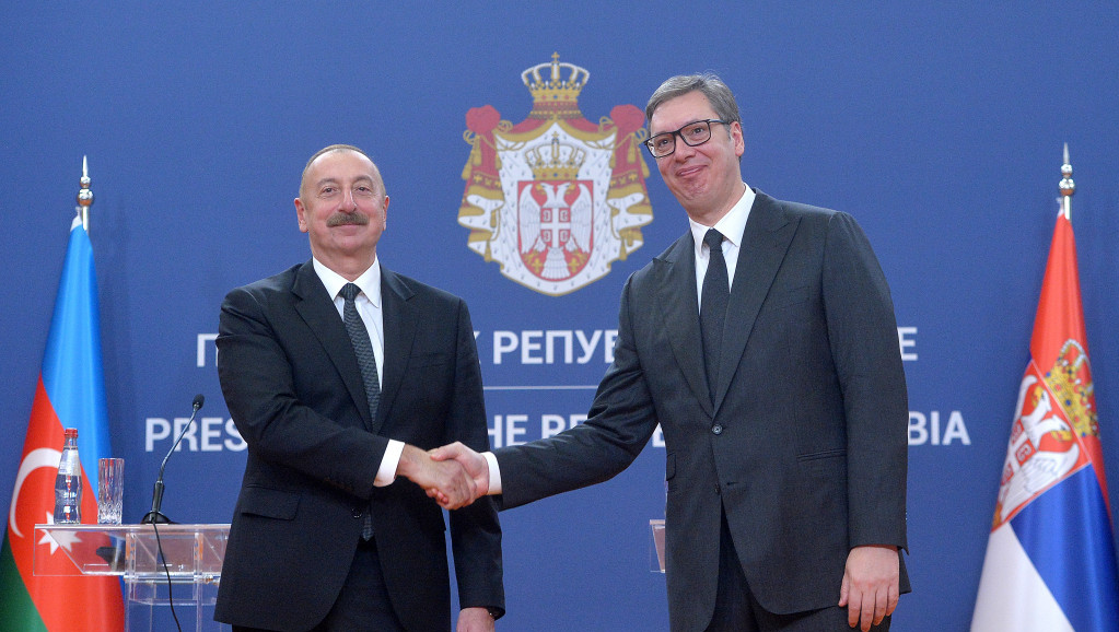 Vučić doputovao u Baku, sutra sastanak sa Alijevim