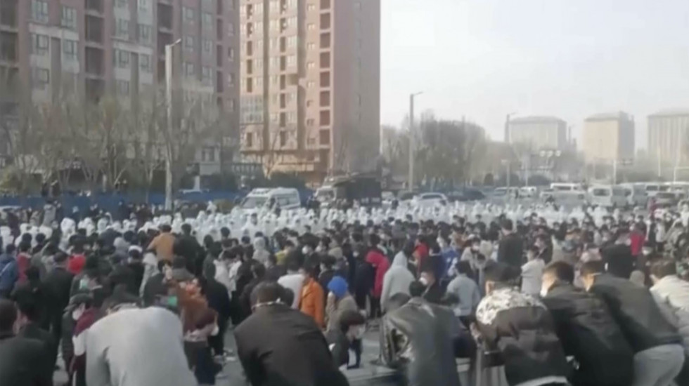 Protest u kineskoj fabrici koja je najveći proizvođač ajfona na svetu