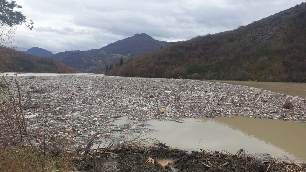 U toku akcija uklanjanja plutajućeg otpada na Limu, u recu oko 10.000 kubika plastikei drveća