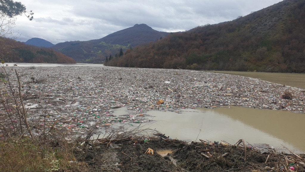 U toku akcija uklanjanja plutajućeg otpada na Limu, u reci oko 10.000 kubika plastike i drveća
