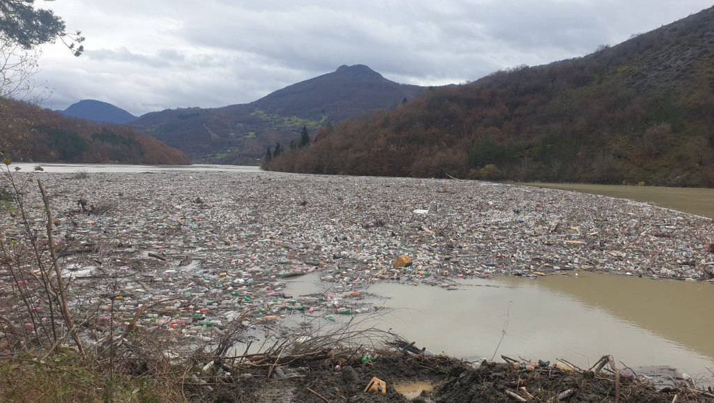 U toku akcija uklanjanja plutajućeg otpada na Limu, u reci oko 10.000 kubika plastike i drveća