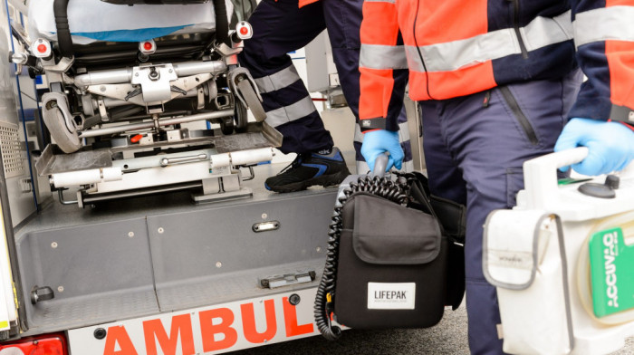 Drvo palo na automobil u Poljskoj: Od posledica snažnog vetra poginulo pet osoba