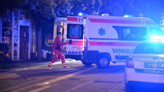Sudar autobusa i putničkog vozila u Beogradu, povređene dve osobe