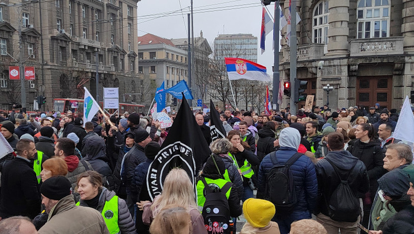 Protest ekoloških organizacija ispred Vlade Srbije, saobraćaj blokiran u Nemanjinoj i Kneza Miloša (FOTO)