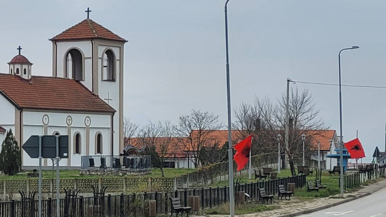 Kancelarija za KiM o Klokotu: Nova albanska provokacija, zastavama tu nije mesto