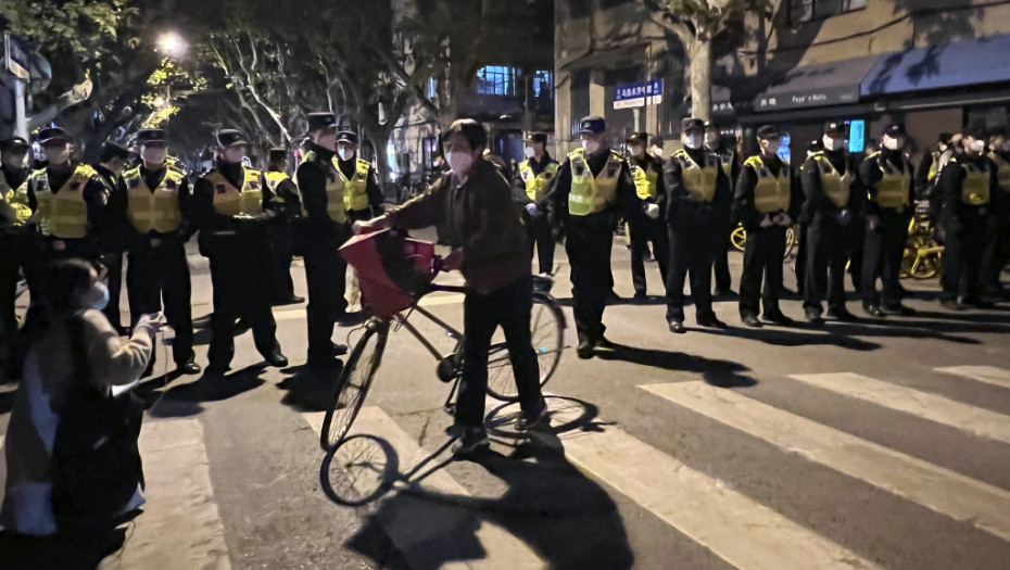 Policija u Pekingu i Šangaju intervenisala da bi sprečila proteste