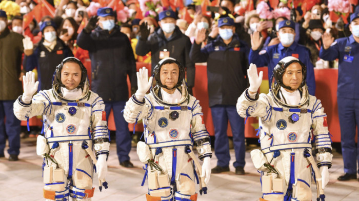 Prva rotacija posade na "Božanskom brodu": Kina poslala tri astronauta u novoizgrađenu svemirsku stanicu
