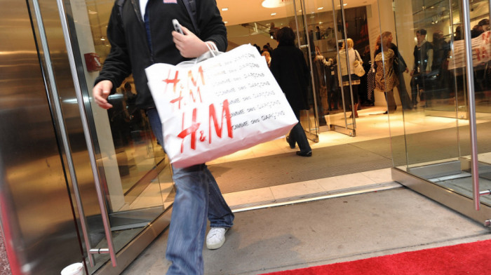 Švedska modna kompanija H&M će ove godine zatvoriti 170 prodavnica širom sveta