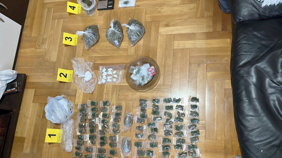 Hapšenje u Mirijevu zbog proizvodnje i šverca marihuane, pronađena droga i novac