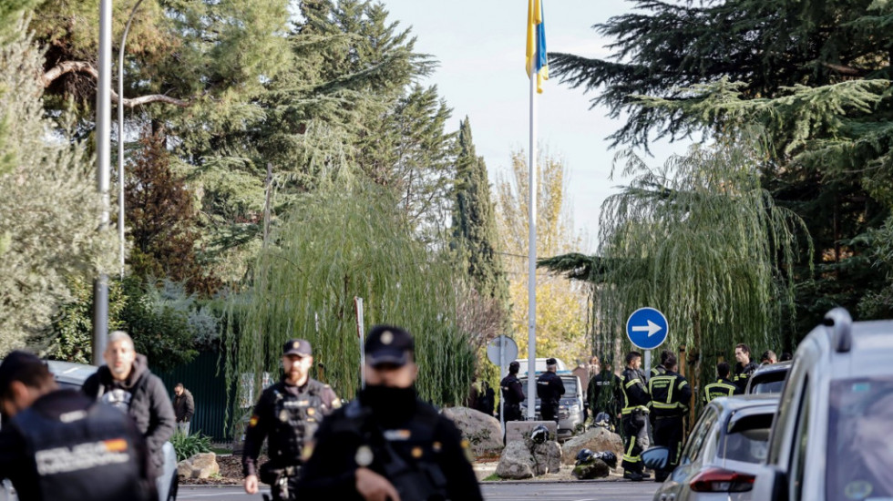 Ukrajinska predstavništva širom Evrope dobila "krvave pakete": "Unutra su bile životinjske oči"