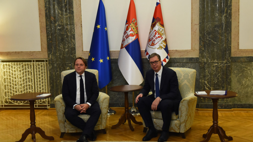 Oliver Varhelji u Beogradu, počeo sastanak s Vučićem: Na stolu reforme, EU integracije ali i dijalog Beograda i Prištine