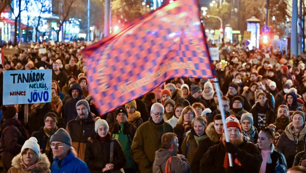 Protest studenata, roditelja i prosvetnih radnika u Budimpešti zbog otpuštanja nastavnika