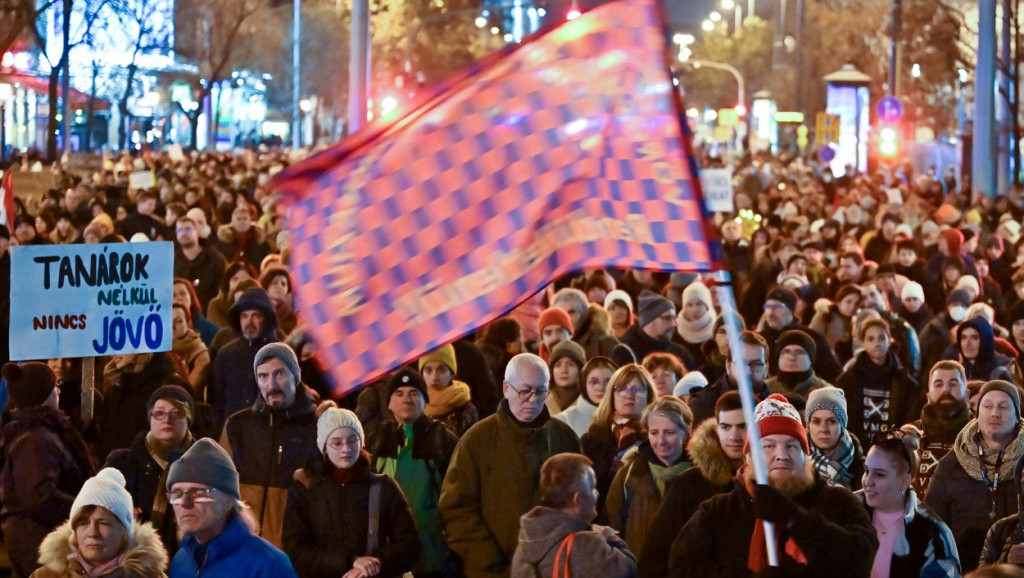 Protest studenata, roditelja i prosvetnih radnika u Budimpešti zbog otpuštanja nastavnika