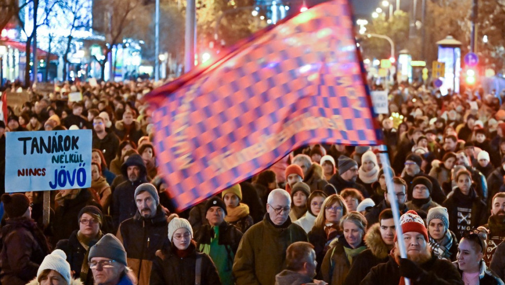 Protest studenata, roditelja i prosvetnih radnika u Budimpešti zbog otpuštanja nastavnika