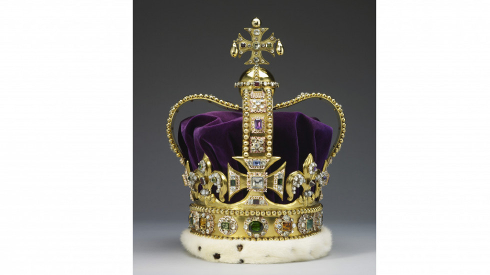 Kruna Svetog Edvarda prebačena da bi bila prilagođena za krunisanje kralja Čarlsa III
