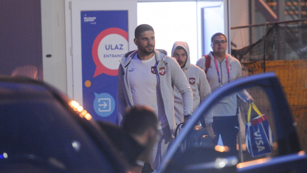 "Orlovi" se vratili u Beograd: Doček za srpske fudbalere na aerodromu, Piksi poslao kratku poruku (FOTO)