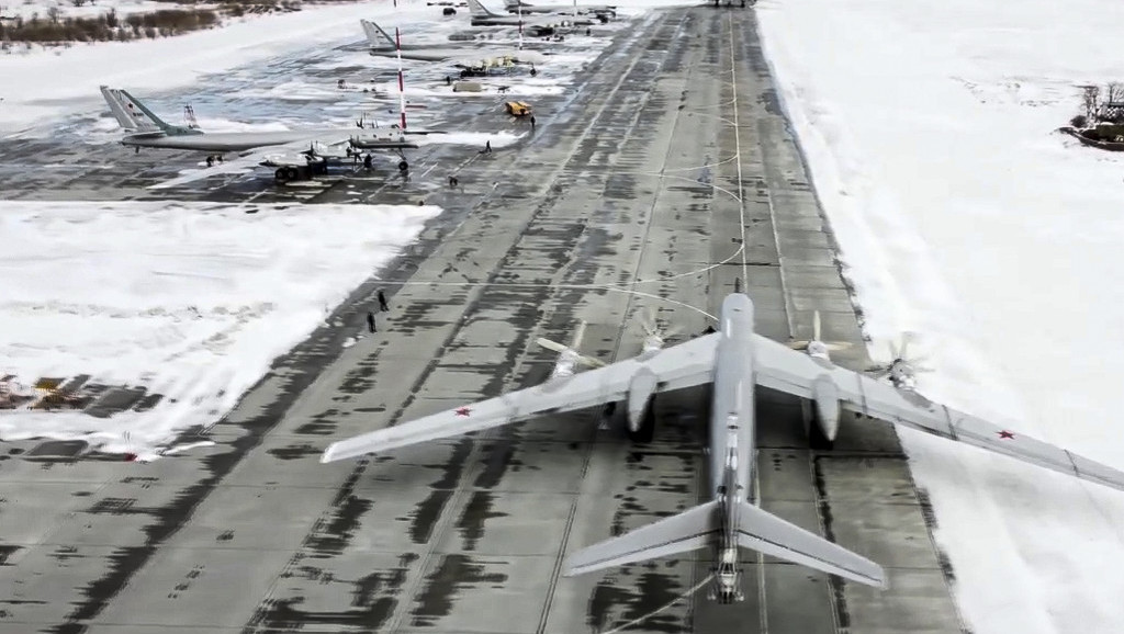 Eksplozije na vojnim aerodromima u centralnoj Rusiji: Savetnik Zelenskog poslao zagonetnu poruku