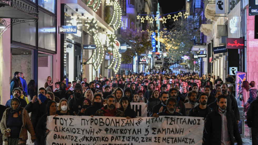 Grčka vlada pozvala na smirivanje situacije posle pucanja u tinejdžera Roma