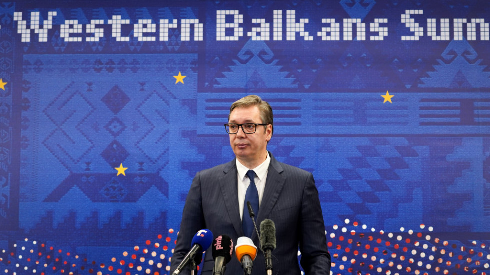 Vučić iz Tirane: O sankcijama Rusiji pitaću narod, vladu, parlament, a pomalo ću i ja da se pitam