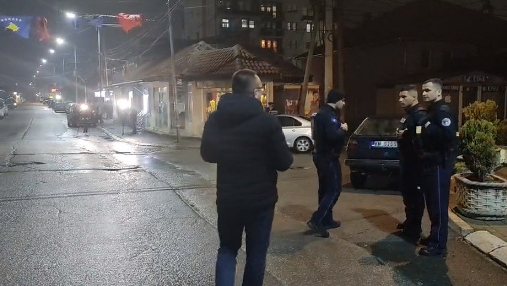 Kosovska policija u Severnoj Mitrovici, Petković najavio vanredno obraćanje