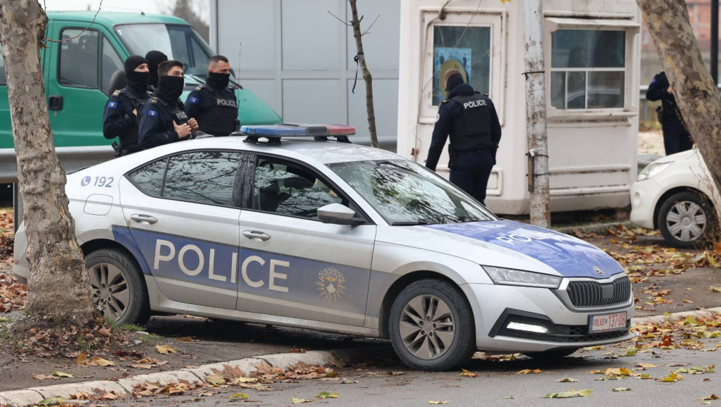 Kovoska Mitrovica: Dvojica uhapšena zbog sumnje da su razbili prozore na kioscima