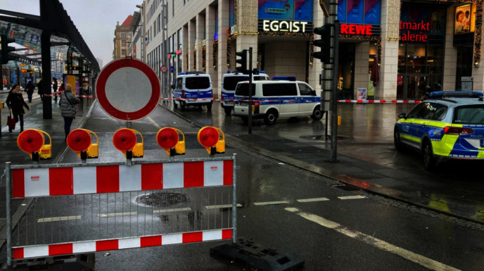 Završena talačka kriza u Drezdenu: Napadač ubio majku, upao u radio stanicu pa uzeo taoce u tržnom centru