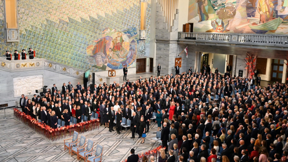 Dodela Nobelovih nagrada u punom sjaju: Nakon dve godine bez ceremonije, nagrade podeljene uz publiku