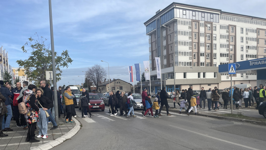 Protest građana u Kragujevcu zbog nesreće u kojoj je povređena devojčica: Traže postavljanje adekvatne signalizacije