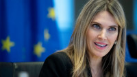 Ko je Eva Kaili: Veliki politički uspon poslanice Evropskog parlamenta i vrtoglavi pad nakon optužbi za aferu o Kataru