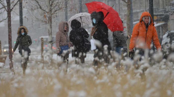 Ledena kiša, temperature u minusu, olujni vetar i sneg: Pred Srbijom je prava zimska nedelja i prodor hladnog fronta